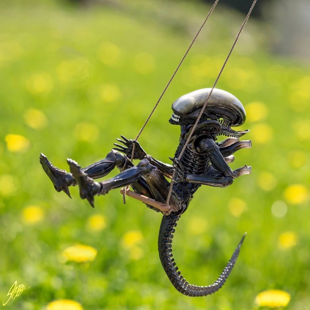 Facehugger chibi creepy yet oddly adorable glow