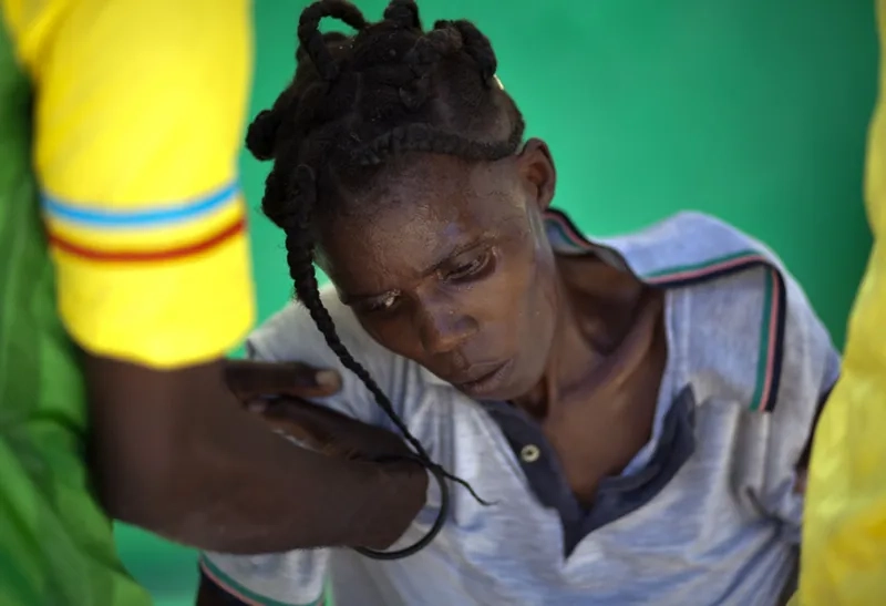 A diagram showing the cycle of cholera transmission