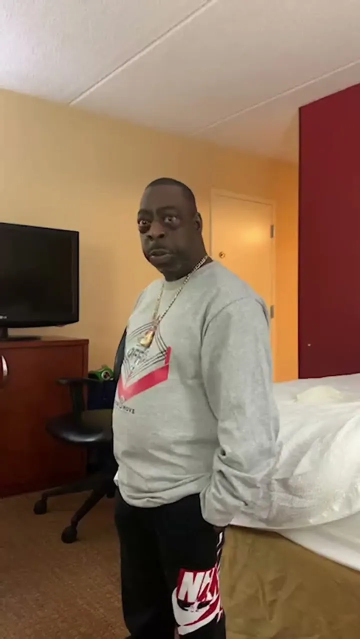 The waiting skeleton just hanging around meme