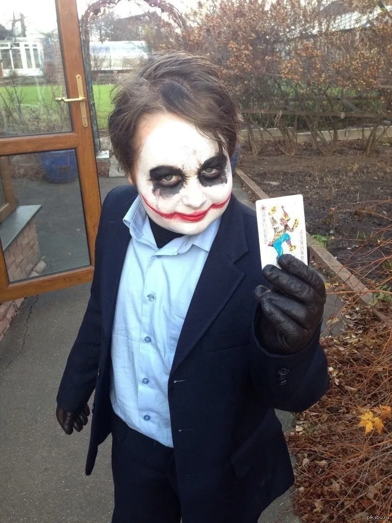 Sharing funny meme jokes in hindi with friends