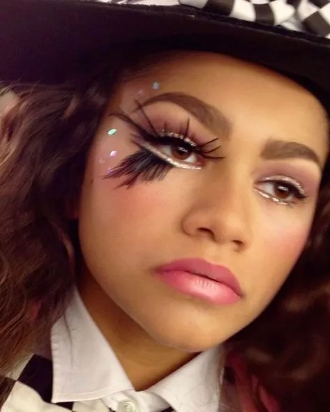 A vibrant Zendaya green hat meme