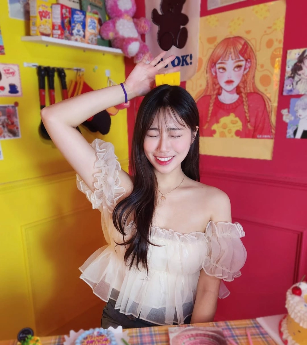 Bangalore college girl sex video crackles urban campus heat and sleek golden blaze