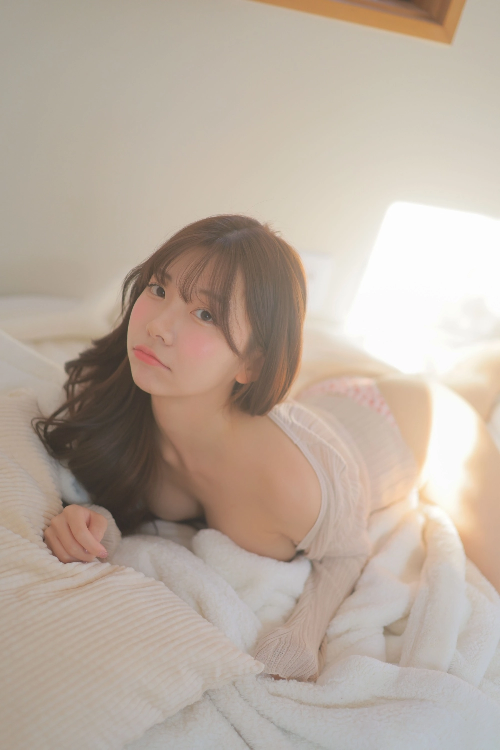 Simple Marathi girl photo pulses regional innocence and golden untamed allure