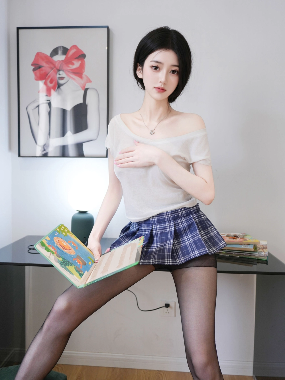 Open photo girl shimmers bare skin and unstoppable scorching desire